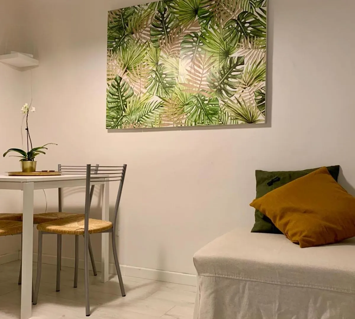 Apt Le Sorelle A Pietrasanta Italien